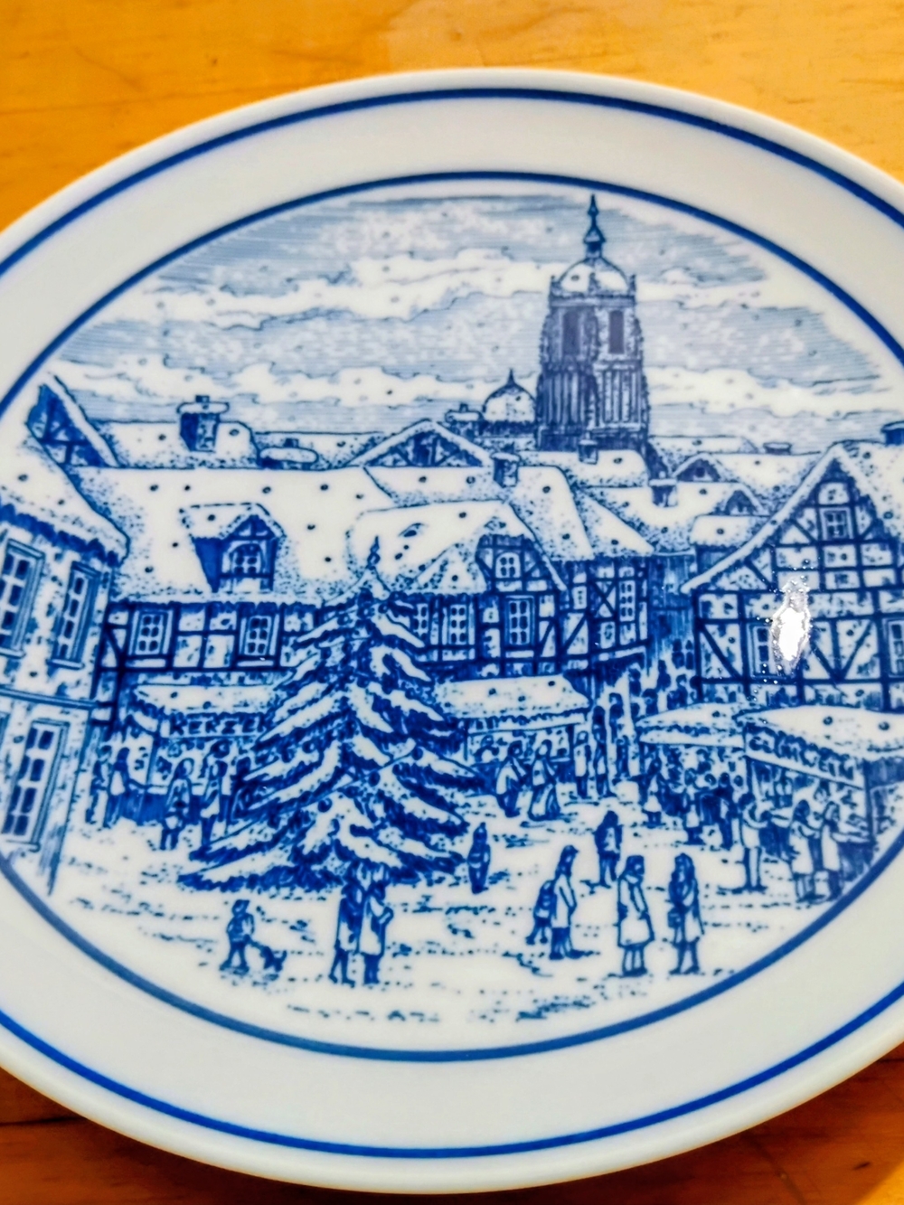 Vintage German porcelain collector plate produced by Hutschenreuther.